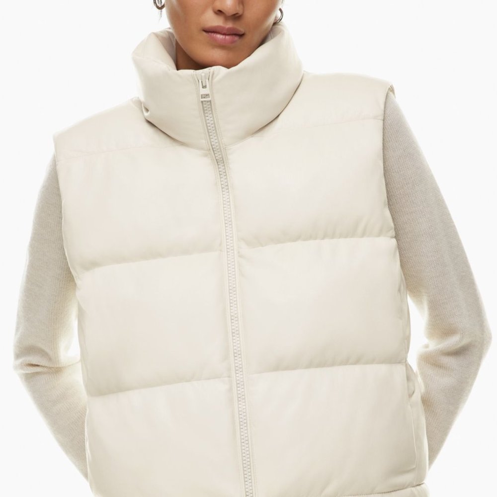 Wilfred Free Puffer Vest (2XS) in Matte Pearl - Like New